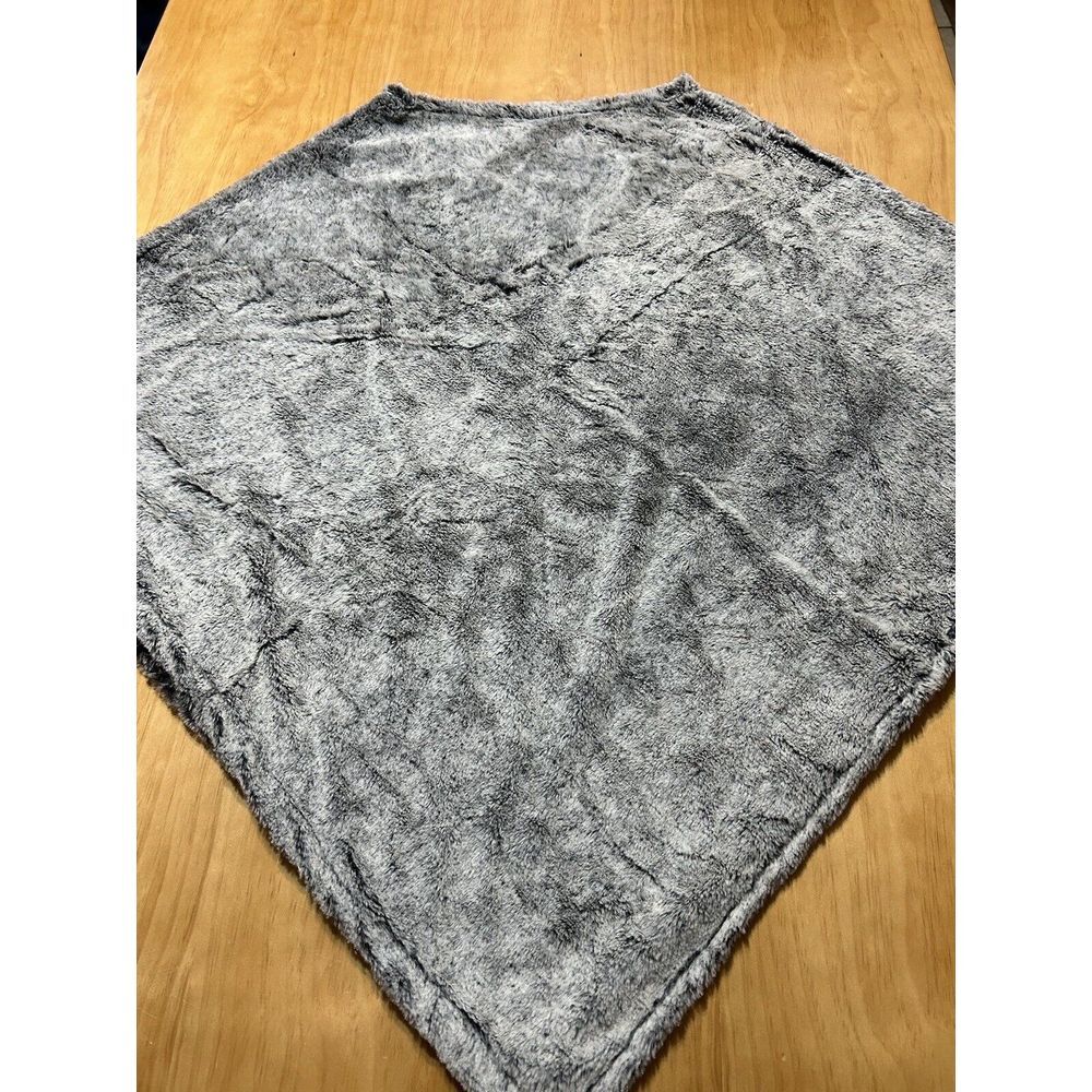 L.I.B. New York Winter Chill Faux Fur Cape Pullover Poncho Grey Women Sz‎ OS